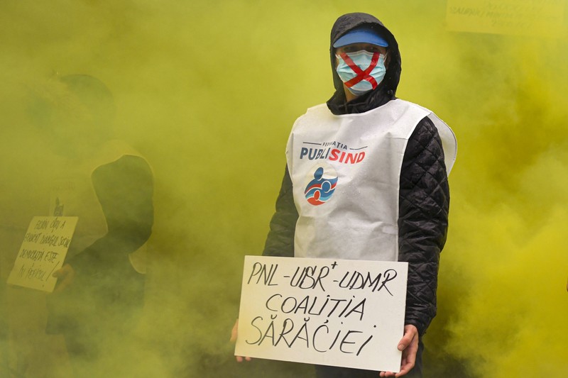 Protest organizat de Federația Publisind în fața Ministerului Muncii și Protecției Sociale, luni, 1 martie 2021. Zeci de sindicaliști au manifestat împotriva măsurilor de înghețare a salariilor | Foto: Hepta