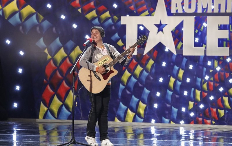 După Gigel Frone, la ”Românii au talent” a apărut Fronica. Crezi că seamănă?