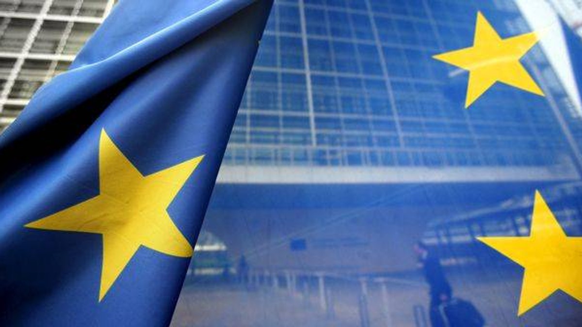 Comisia Europeană amendează Amazon cu 250 de milioane de euro și dă în judecată Irlanda pentru că nu a recuperat amenda de 13 miliarde de euro de la Apple
