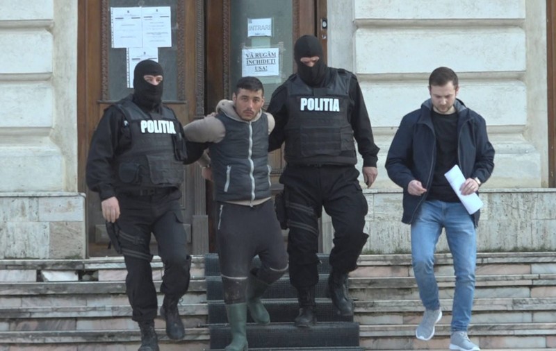 REPORTAJ-ANCHETĂ/ Nicușor Cucu din Vaslui, ”aspirator” de copile, din nepăsarea unor polițiști? (VIDEO&FOTO)