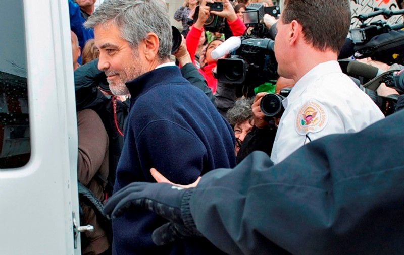 Vedete arestate pentru că susţin o cauză. George Clooney  e doar un exemplu! GALERIE FOTO