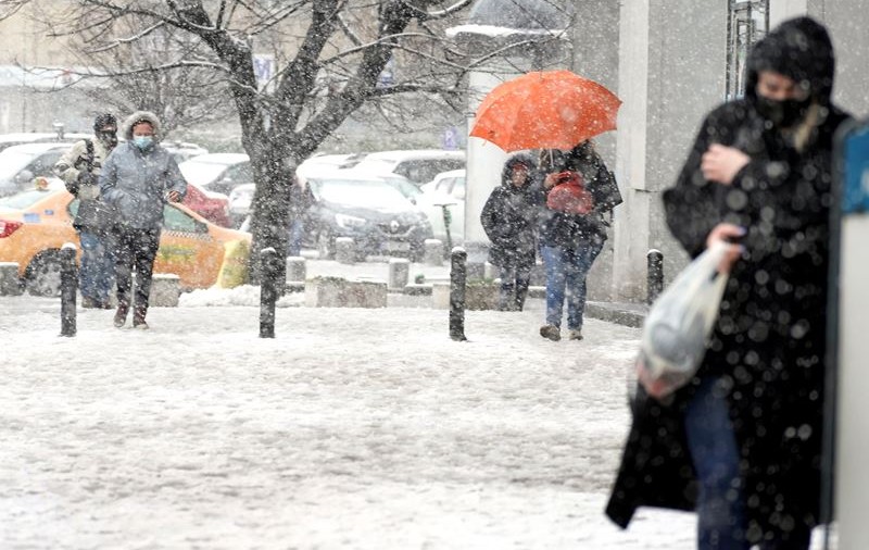 Cod galben de ninsori, polei și vânt în 14 județe din estul țării