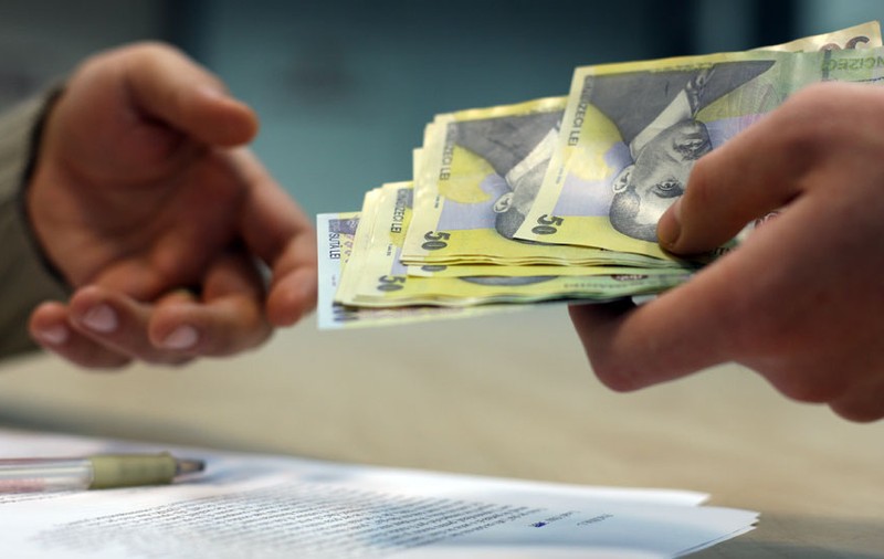 1 din 4 români are cel puţin un credit