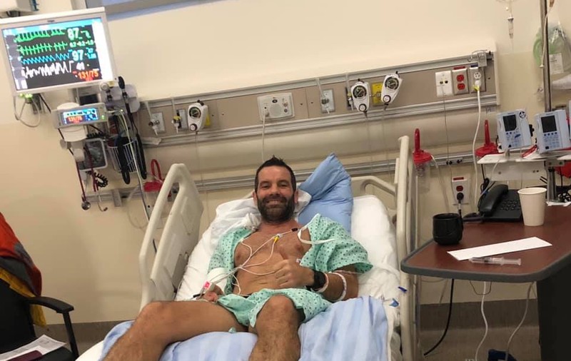 Prima imagine cu Tibi Ușeriu, în spital după ce s-a retras din cursa extremă din Canada. "Mi-e rău, văd triplu și am senzația că îmi crapă capul"