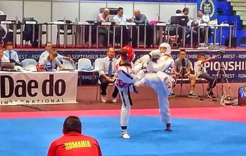 Multipla campioană la taekwondo Elena Chiriac promovează datinile românești în Anglia de sărbători | FOTO