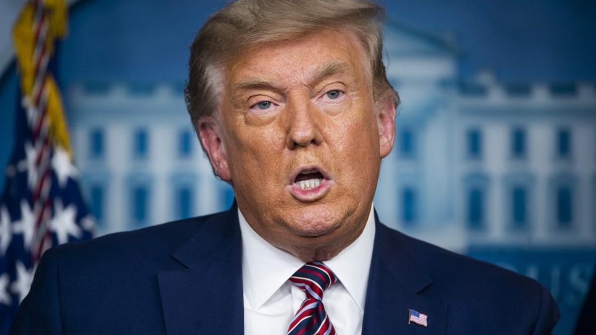 VIDEO Donald Trump l-a grațiat pe fostul său consilier Michael Flynn, care a mințit FBI-ul cu privire la discuțiile cu ambasadorul Rusiei
