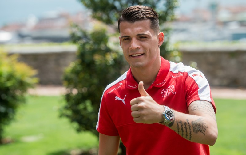 În timp ce tricolorii nu prea mai au căutare în Europa, un adversar din grupa de la Euro 2016 a semnat cu Arsenal