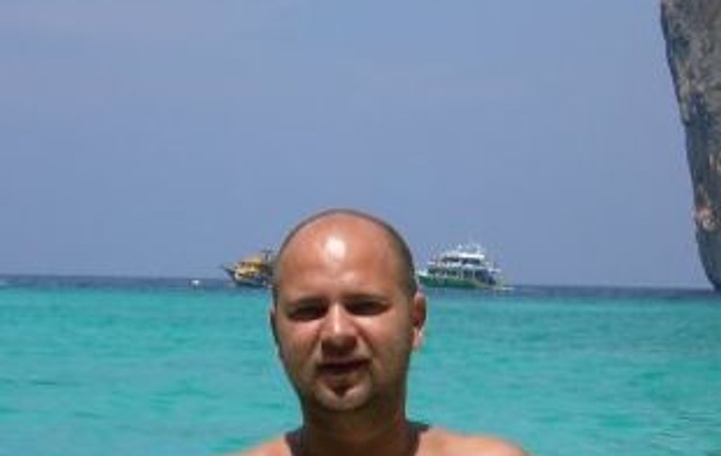 Cosmin Seleși filmează de zor pentru show-ul „Aventură cu 4 stele”. „Nu am avut timp să fac nici măcar o baie în mare”
