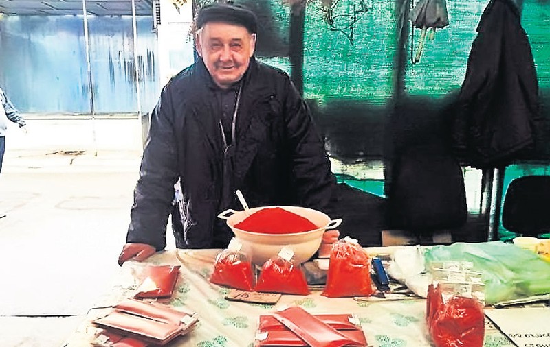 Paprica i-a scos din sărăcie