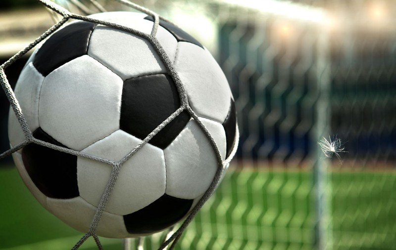 Arbitrul a întrerupt un meci amical în România. Ce a provocat această decizie drastică