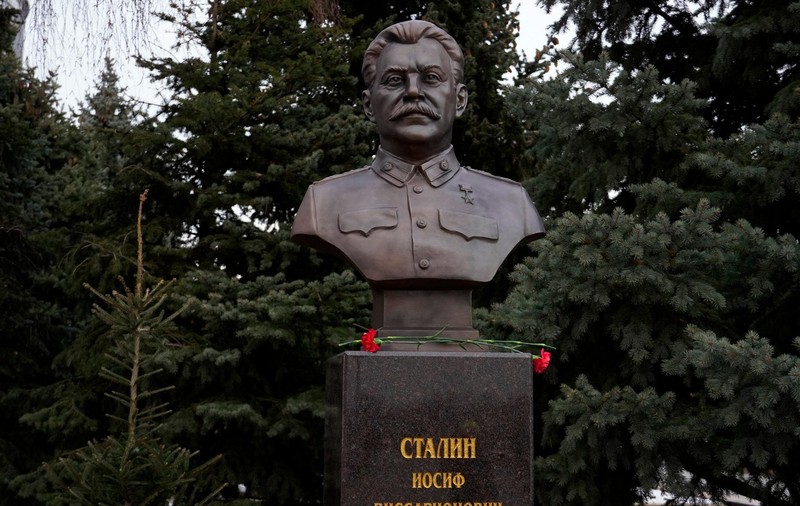 O statuie a lui Iosif Stalin, inaugurată la Volgograd cu o zi înainte de sosirea lui Putin la festivitățile dedicate bătăliei de la Stalingrad