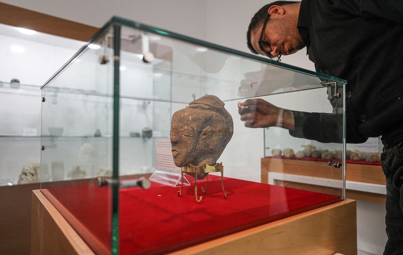 Un fermier palestinian a găsit o statuetă  veche de 4.500 de ani, ce înfățișează o zeiță, în timp ce își lucra pământul