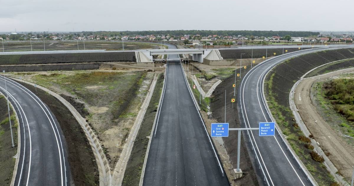 santier autostrada A7 Focsani mai multe benzi de circulatie cu panouri albastre