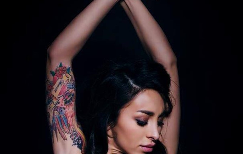 Ruby, GOALĂ SUB DUŞ, în noul videoclip | VIDEO HOT