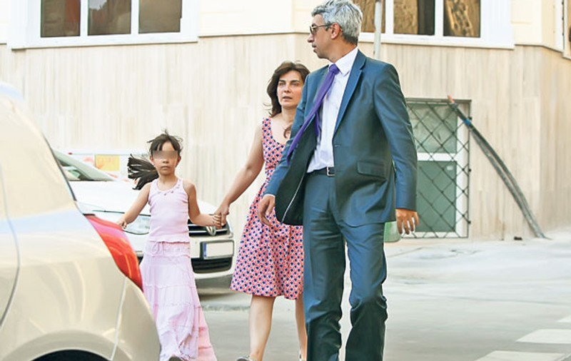 Dan Diaconescu schimbă valută ca să meargă la teatru | FOTO