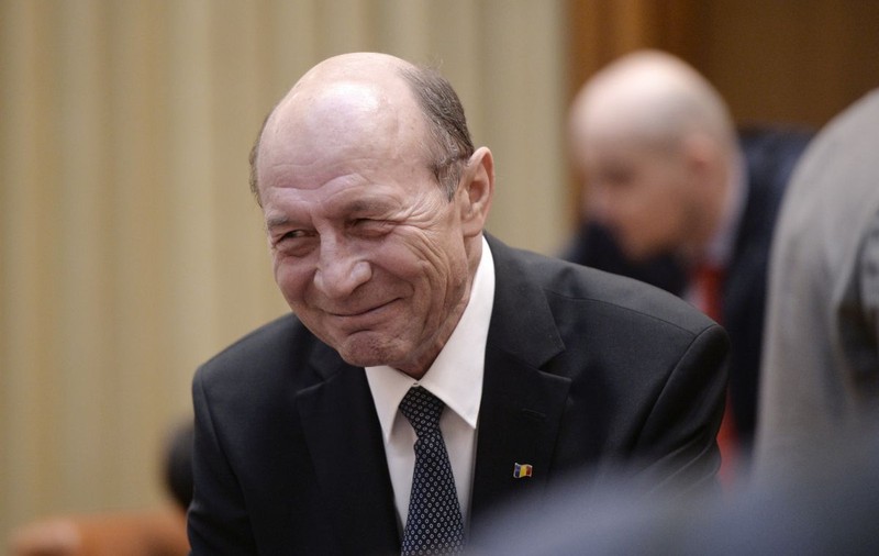 Un frate, un tată, un coleg de partid, un președinte de țară: Petrov