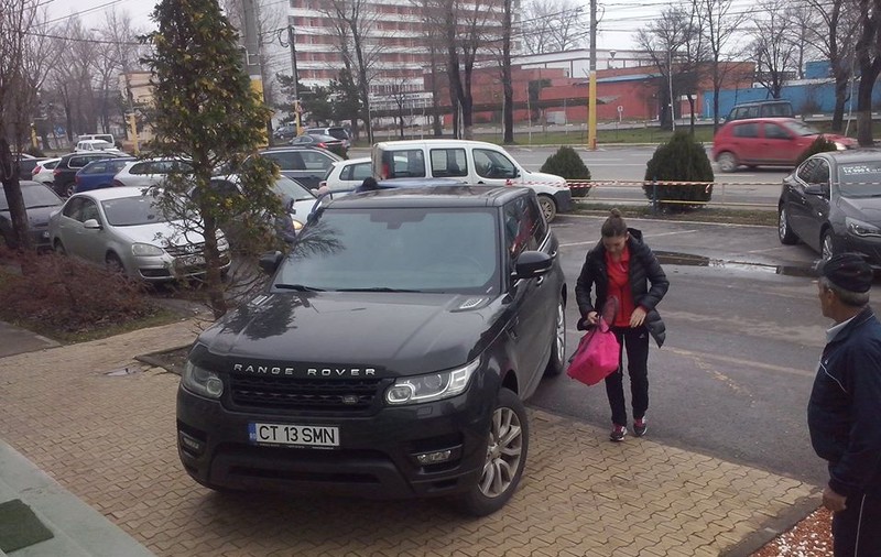 Simona Halep n-are talent la... parcat. Cum şi-a lăsat bolidul de lux, la Mamaia