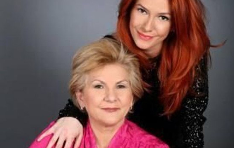 Iată ce urare EMOŢIONANTĂ i-a făcut Adela Popescu mamei cu ocazia zilei de naştere a acesteia!