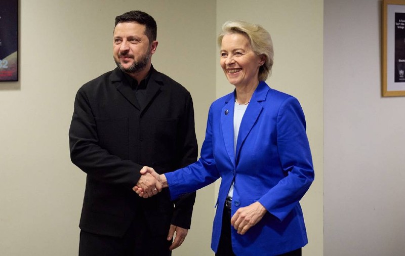 Ursula von der Leyen și Volodimir Zelenski