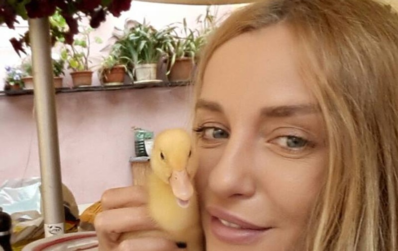 Tania Budi, apariţie de senzaţie la o petrecere cu ştaif: "Te provoc să porţi şi tu aşa ceva"