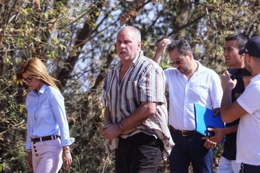 Gheorghe Dincă, principalul suspect în cazul crimelor din Caracal, înconjurat de anchetatori în timpul reconstiturii
