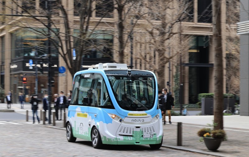 Un sportiv cu deficiențe de vedere de la Jocurile Paralimpice a fost lovit de un autobuz autonom la Tokyo