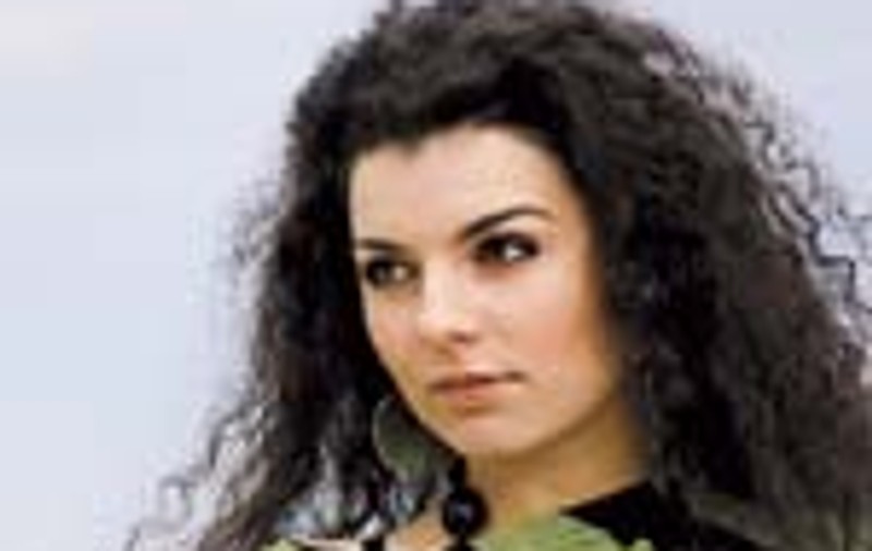 Elena de la Etnic invata sa inoate