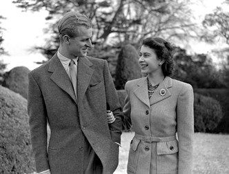 Regina Elisabeta, în luna de miere, alături de Prințul Philip, la Broadlands (Hampshire) | Fotografie din 23.11.1947 / Sursa: Profimedia Images