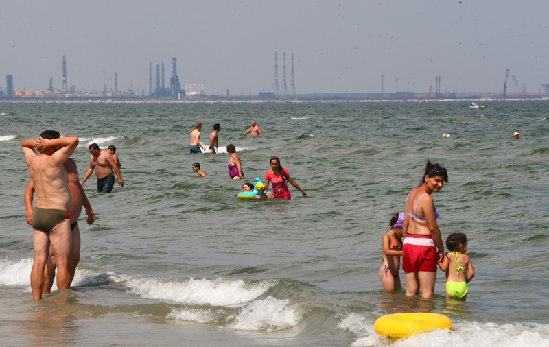 ROMII LA PLAJĂ. Uite CUM MERG femeile lor SĂ SE "BRONZEZE" | FOTO ÎN ARTICOl