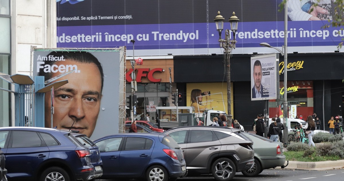 Afise candidati la primarie. Foto Dumitru Angelescu