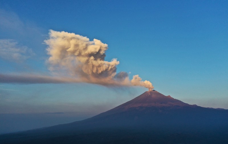 Cursuri suspendate în mai multe orașe din Mexic, din cauza activității crescute a vulcanului Popocatepetl