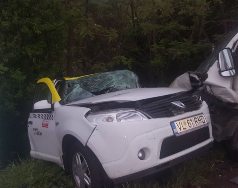 Accident în Mihăeşti, județul Vâlcea. Doi oameni au murit și alți trei sunt răniți