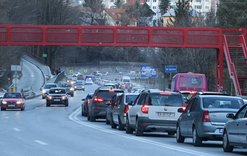 INFOTRAFIC. Situația traficului rutier, în dimineața zilei de 20 ianuarie. Pe A1 se circulă în condiții de ploaie