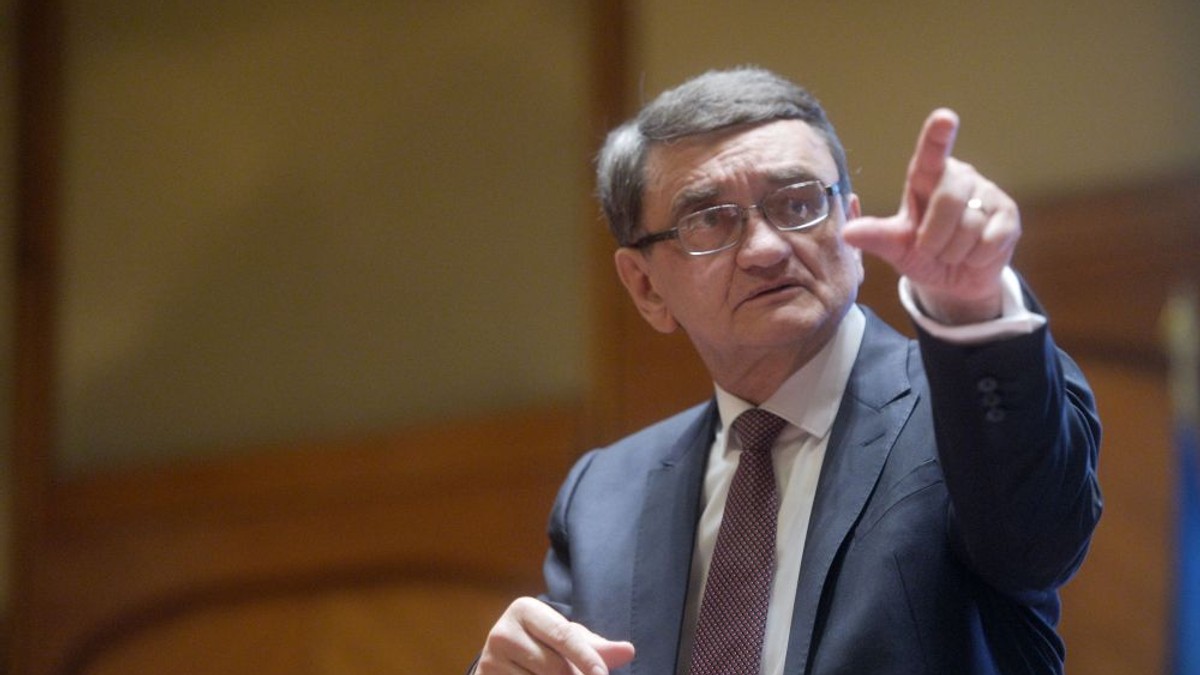 Victor Ciorbea a anunțat că nu mai este Avocatul Poporului