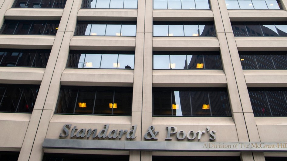 România așteaptă cu nerăbdare anunțul agenției Standard & Poor’s (S&P), care va decide vineri, 2 octombrie, după închiderea piețelor, dacă ratingul suveran al țării va rămâne la nivelul BBB-