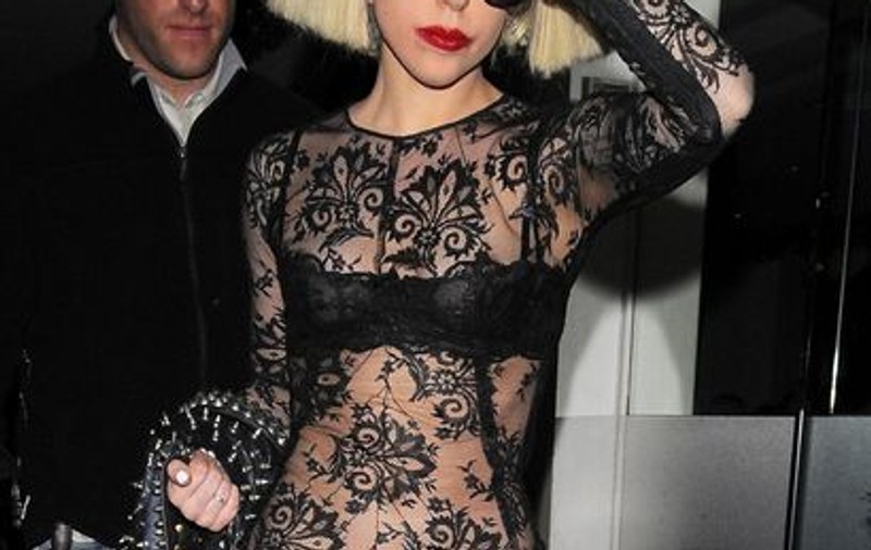 Lady Gaga: ”Când eram chelneriţă purtam doar tocuri înalte”