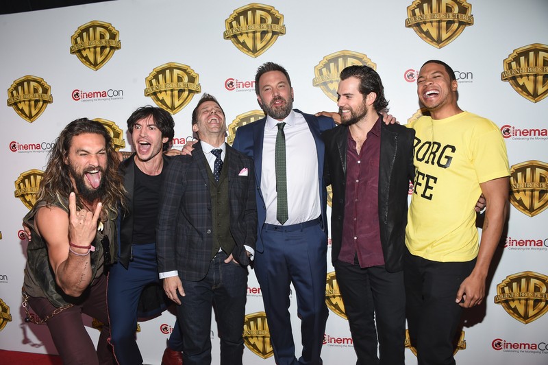 Jason Momoa, Ezra Miller, Zack Snyder, Ben Affleck, Henry Cavill și Ray Fisher actorii din Justice League la ComicCon