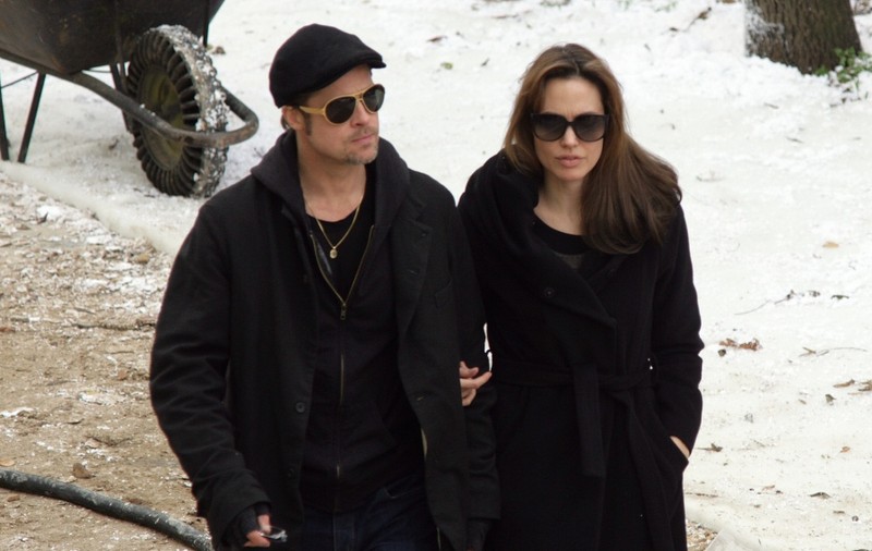 Brad Pitt, figurant în primul film al regizoarei Angelina Jolie 