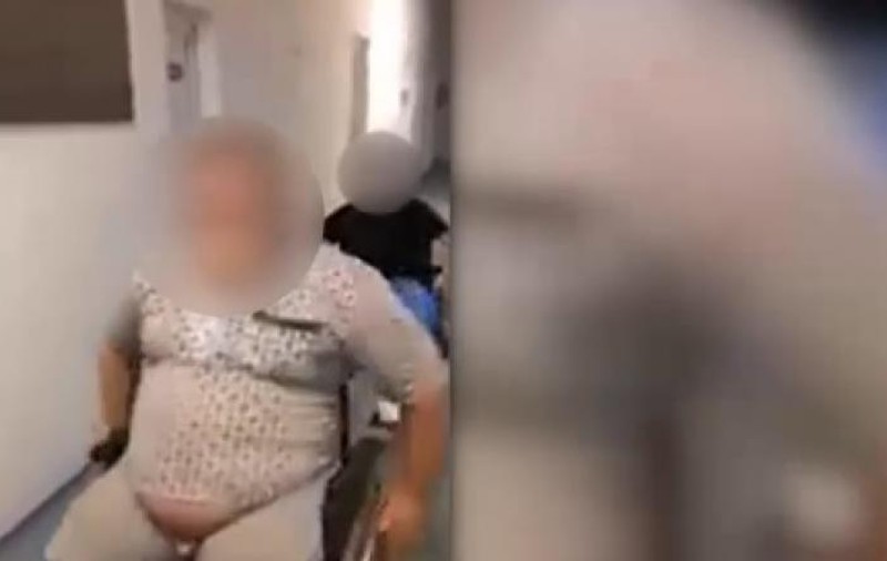 VIDEO / Distracție pe holul spitalului. Doi pacienți cu COVID-19, întrecere din cărucioare