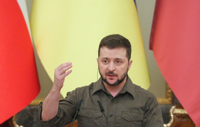 Mii de civili, blocați în Mariupol, spune Zelenski: „Nu e război, ci operațiune teroristă a Rusiei”