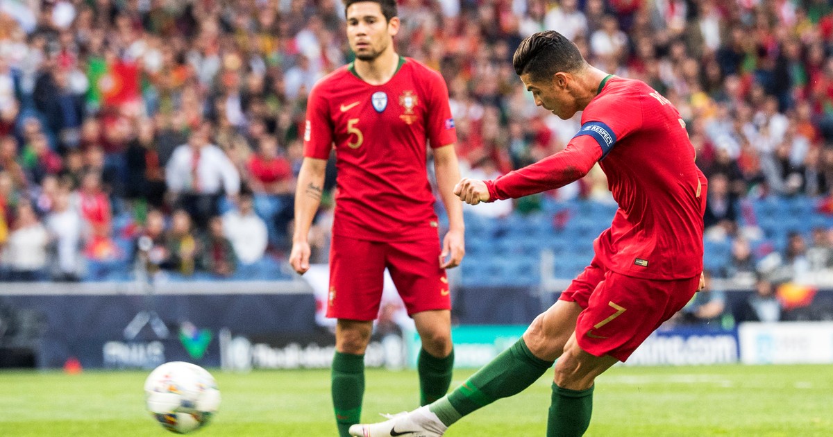 Nemulțumit de modul cum a executat loviturile libere cu Sepsi, Gigi Becali i-a făcut o recomondare hazlie lui Florinel Coman: ”Să vorbească cu Ronaldo”