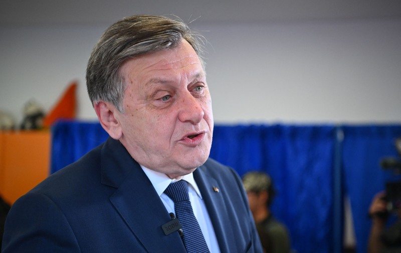 Crin Antonescu, mesaj despre campania pentru turul 2 al alegerilor prezidențiale: „Războiul celor două secte. Petrov contra Georgescu”. Cum l-a numit pe Nicușor Dan