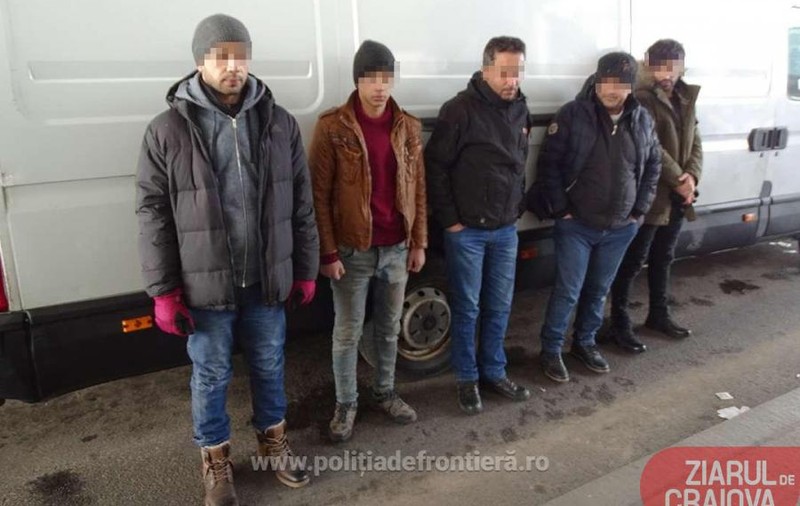 Cinci irakieni și sirieni au fost prinși la vama Calafat. Unde stăteau ascunși la trecerea graniței