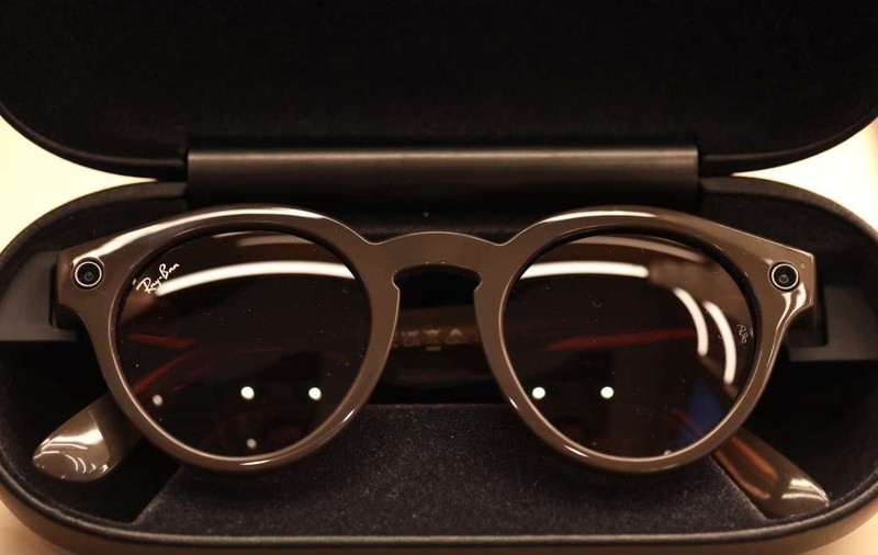Meta vrea ca tu să te joci pe ochelarii cu realitate augmentată Ray-Ban Display