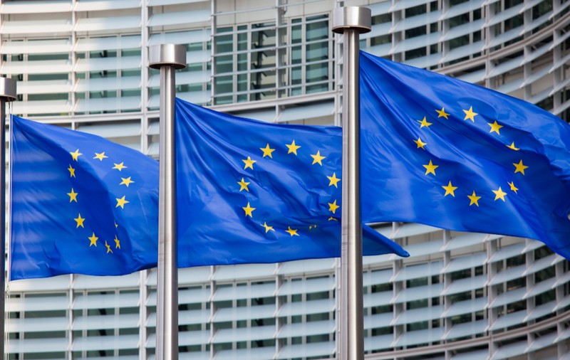 Salariu de peste 1500 de euro pe lună pentru cei care vor să facă un stagiu la Uniunea Europeană: cine poate aplica