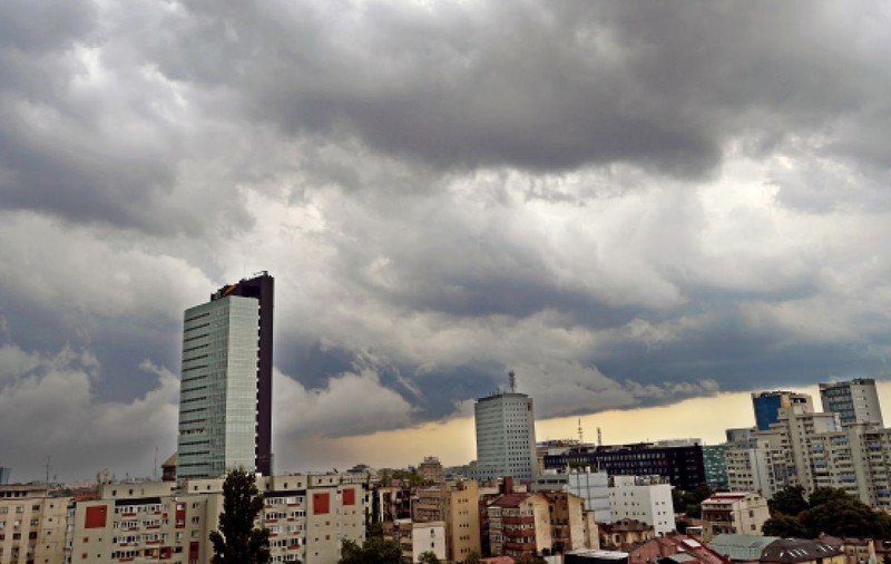 Avertizare meteo ANM în aproape toată țara până sâmbătă noapte. Cod portocaliu de vreme severă într-un județ