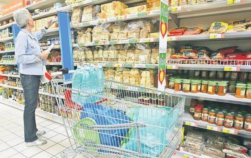 Un retailer IMPORTANT își LINIȘTEȘTE CLIENȚII, după ce a fost acuzat că ar vinde conserve ”Ardealul”, cu carne de cal: ”Nu avem aceste produse la raft”