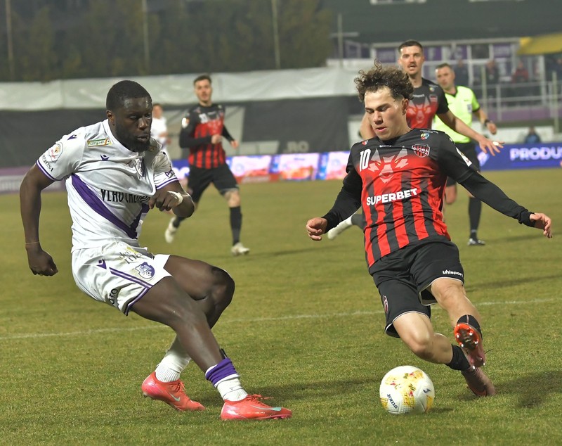 Atacantul Kevin Brobbey de la FC Argeș s-a îndrăgostit de România: „Nu mi-e dor de Olanda, aici am papa-nashi”