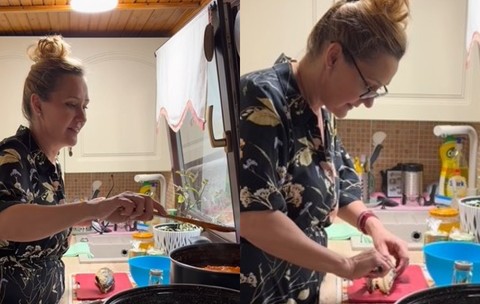 Un colaj cu două fotografii în care apare Elena Lasconi în timp ce face zacuscă de pește
