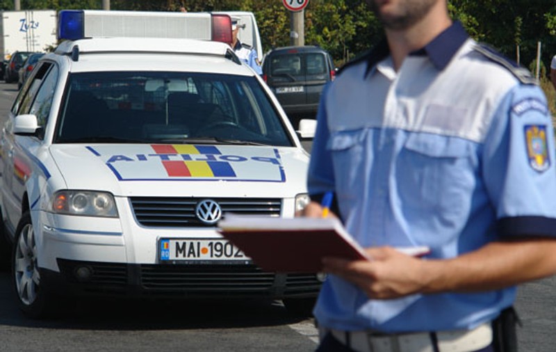 Un poliţist din Capitală, între viaţă şi moarte din cauza unui şofer beat. A fost târât 500 de metri pe şosea
